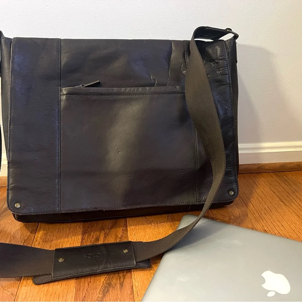 Solo Classic Brown Leather Computer Messenger Bag